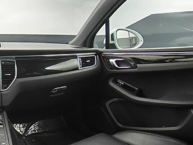 Used 2017 Porsche Macan S AWD/4WD image 30
