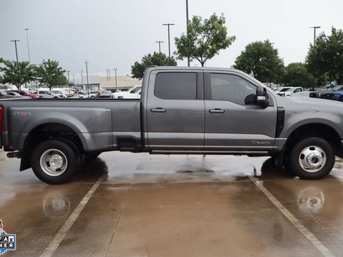 Used 2025 Ford F350 Platinum AWD/4WD image 2