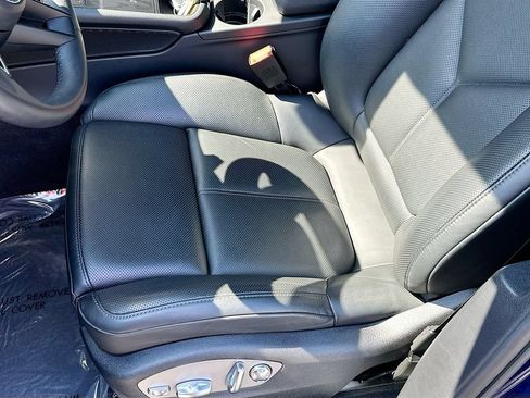 Certified 2026 Porsche Macan AWD/4WD image 22