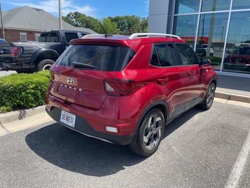 Used 2024 Hyundai Venue Limited FWD image 4