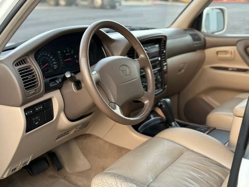 Used 2000 Toyota Land Cruiser w/ Convenience Pkg AWD/4WD image 30