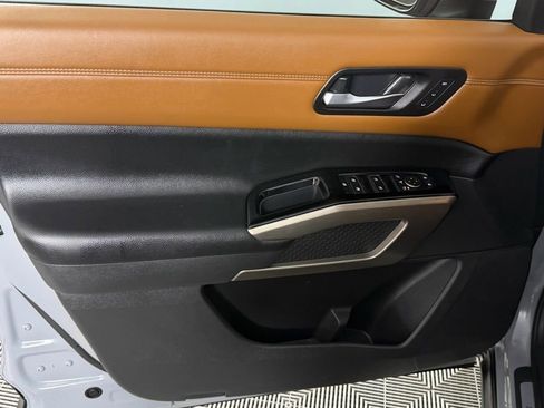 Used 2024 Nissan Pathfinder Platinum image 25