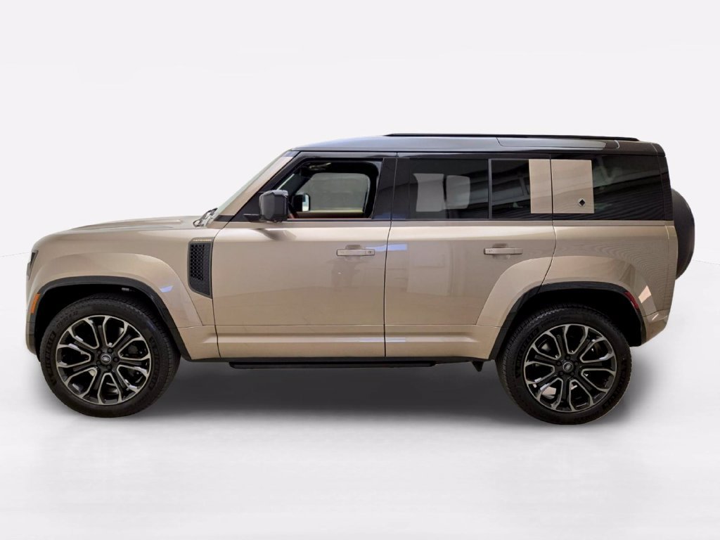 Used 2025 Land Rover Defender 110 AWD/4WD image 12