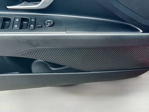 Certified 2025 Hyundai Elantra SEL FWD image 18