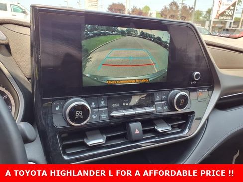 Used 2023 Toyota Highlander L image 18