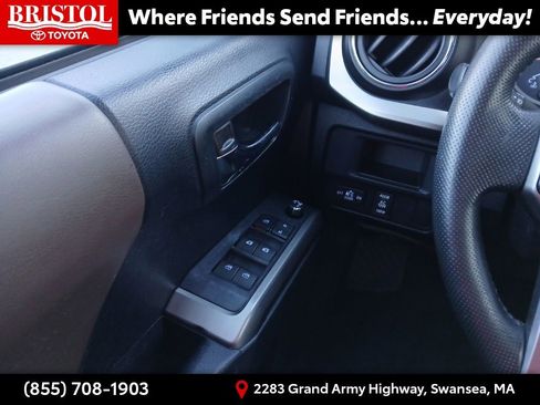 Used 2016 Toyota Tacoma Limited w/ Towing Package image 21