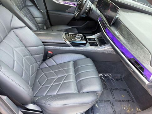 Used 2023 BMW 760i xDrive image 31