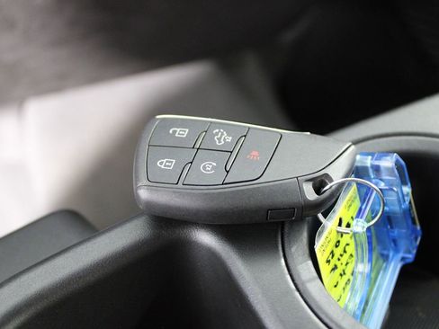 Used 2025 GMC Sierra 1500 Elevation image 24