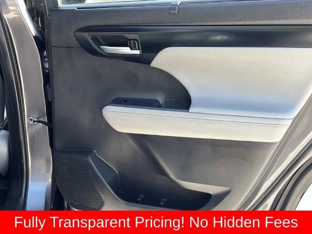 Used 2023 Toyota Highlander XLE AWD/4WD image 23