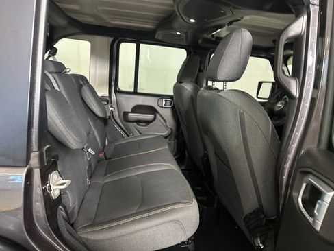 Used 2024 Jeep Wrangler Unlimited image 27