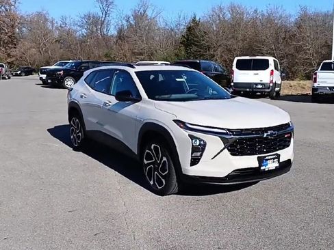 New 2026 Chevrolet Trax RS w/ Sunroof Package image 2
