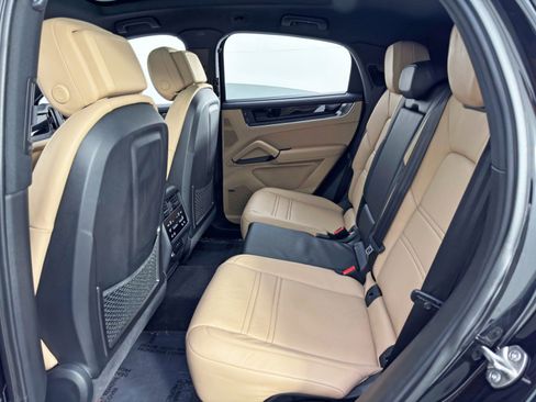 Used 2024 Porsche Cayenne S image 48