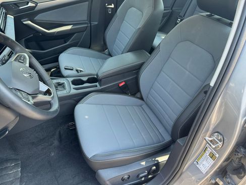 Used 2025 Volkswagen Jetta SE image 35