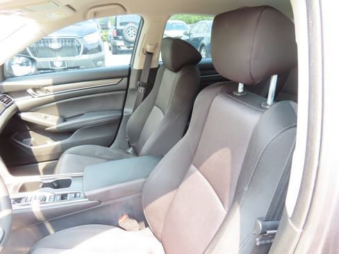 Used 2019 Honda Accord Hybrid image 32