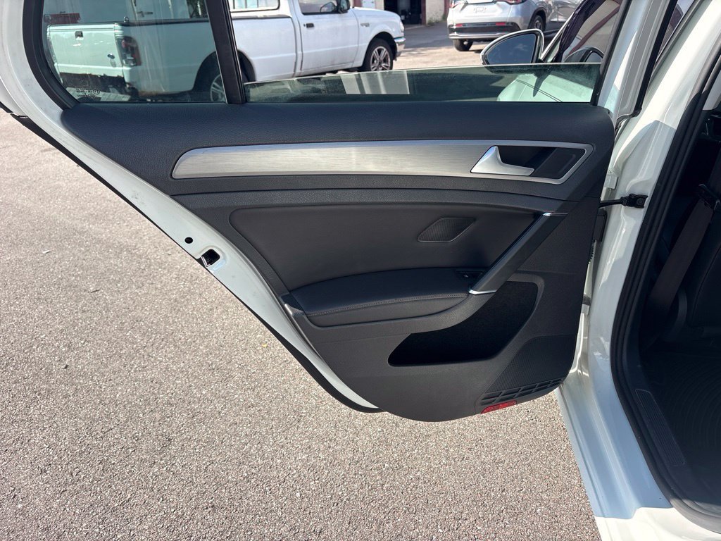Used 2016 Volkswagen Golf SE FWD image 14