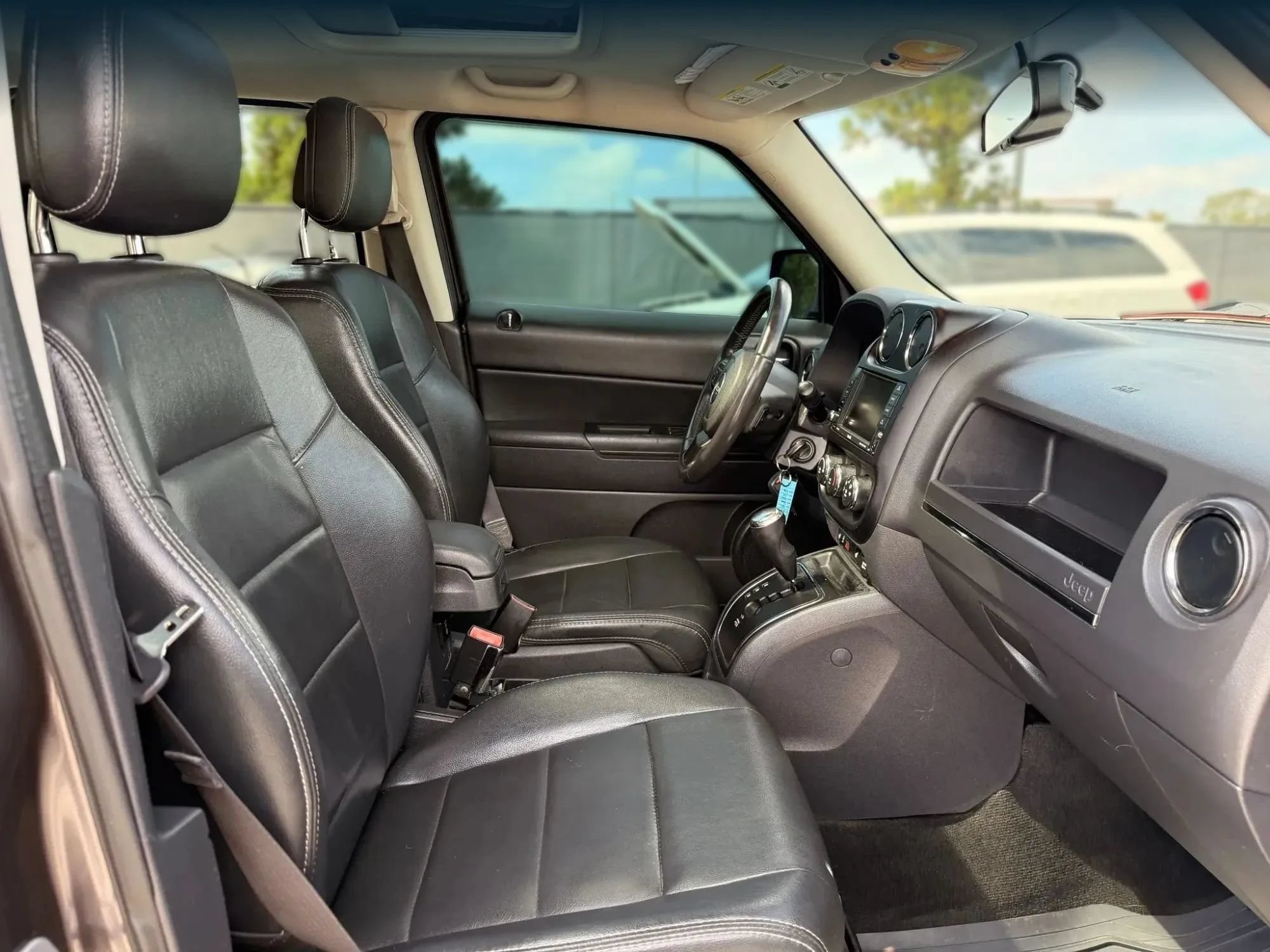 Used 2017 Jeep Patriot High Altitude AWD/4WD image 18