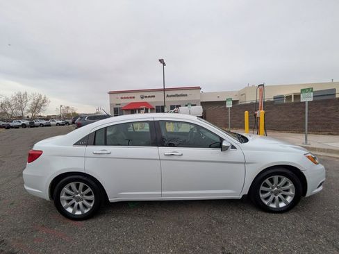 Used 2013 Chrysler 200 Limited image 4