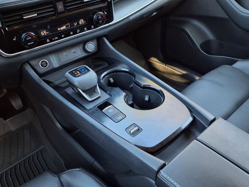 Used 2021 Nissan Rogue SV w/ Premium Package image 16