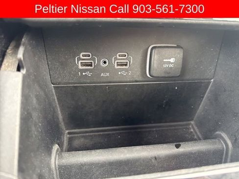 Used 2023 Jeep Grand Cherokee Limited w/ Black Appearance Package image 17