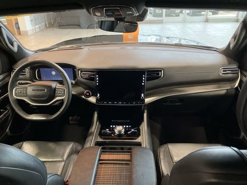 Used 2024 Jeep Wagoneer Series III AWD/4WD image 25