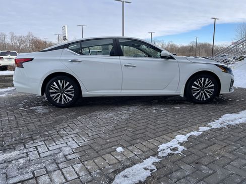 Used 2023 Nissan Altima 2.5 SV image 6