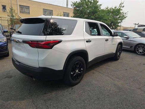 Used 2023 Chevrolet Traverse LS FWD image 5