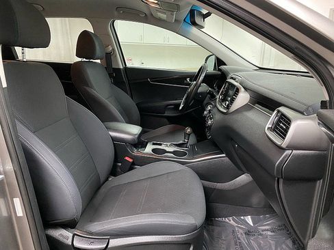 Used 2018 Kia Sorento FWD V6 w/ LX V6 Convenience Package image 14
