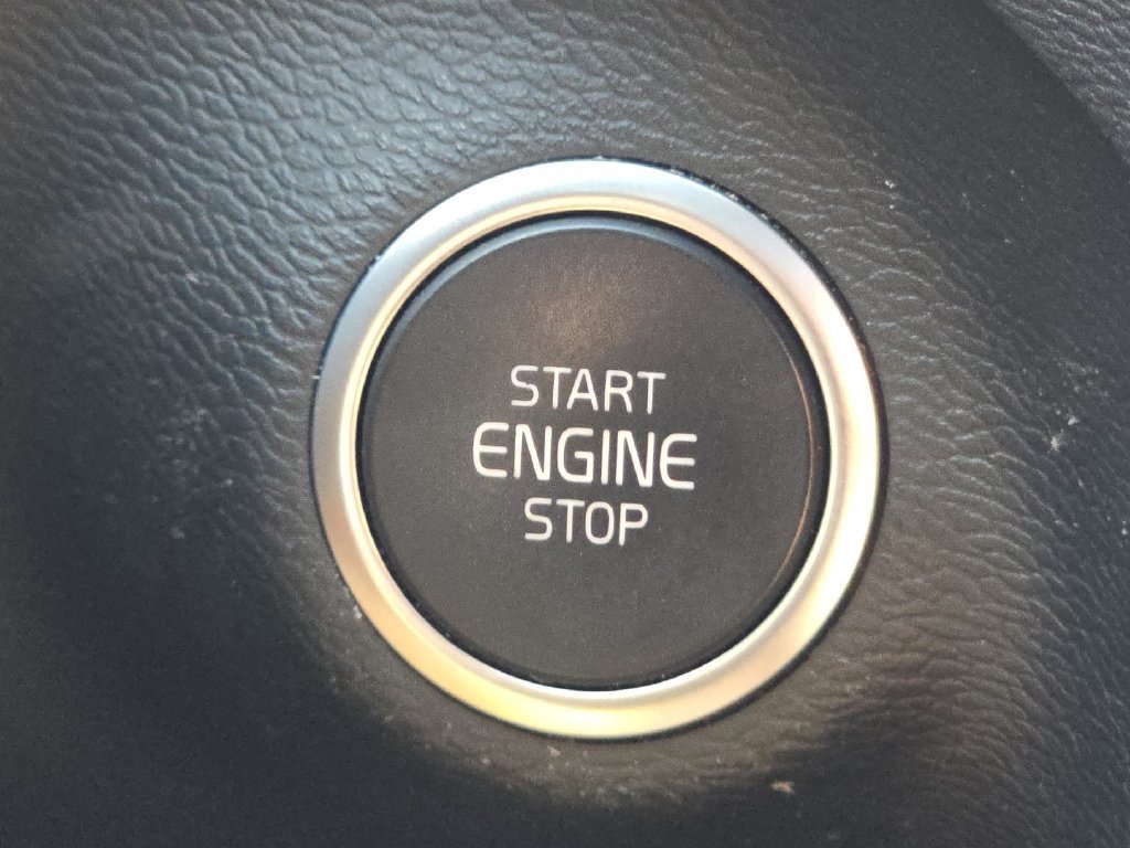 Used 2019 Volvo XC40 AWD T5 image 34