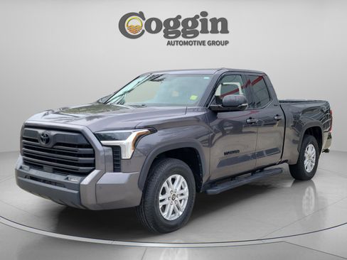 Used 2023 Toyota Tundra SR5 w/ SR5 Premium Package AWD/4WD image 2