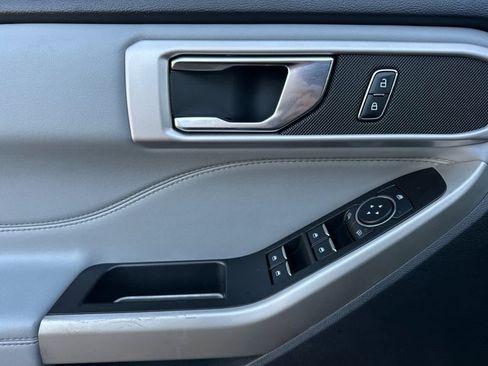 Certified 2022 Ford Explorer XLT w/ Equipment Group 202A image 13