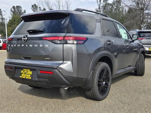 New 2025 Nissan Pathfinder SV image 4