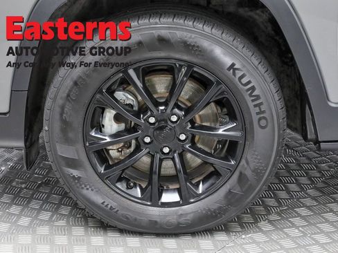 Used 2023 Jeep Cherokee Altitude Lux image 32