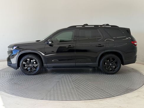 Used 2025 Honda Pilot Black Edition image 2