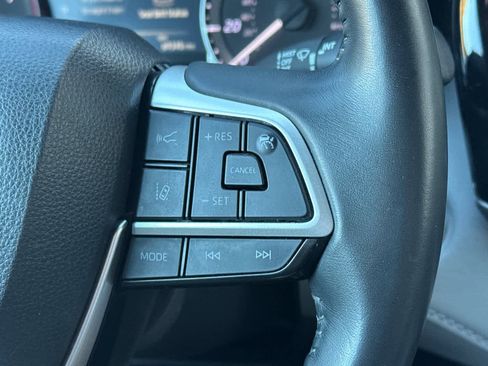 Used 2023 Toyota Highlander LE image 28