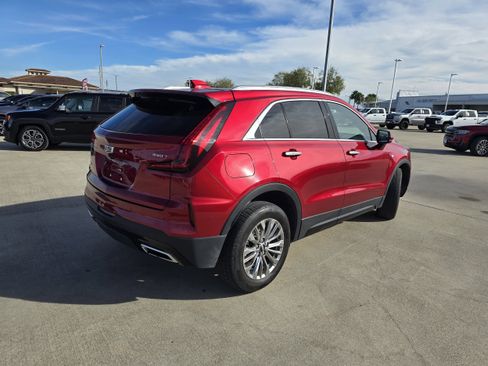Used 2024 Cadillac XT4 Premium Luxury image 3