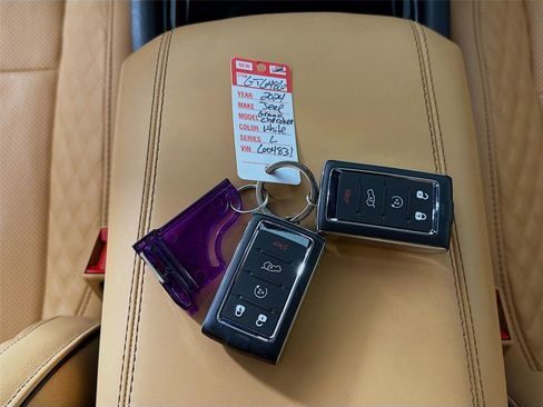 Used 2024 Jeep Grand Cherokee L Summit w/ Advanced Protech Group IV AWD/4WD image 36