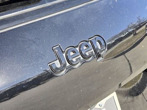 Used 2025 Jeep Grand Cherokee L Laredo RWD image 16