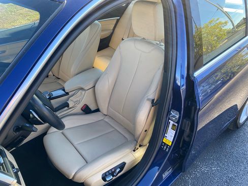 Used 2018 BMW 330i xDrive Sedan w/ Premium Package image 14