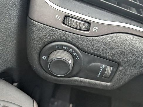 Used 2020 Jeep Cherokee Latitude image 21