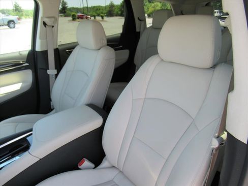 Used 2022 Buick Enclave Essence FWD image 17