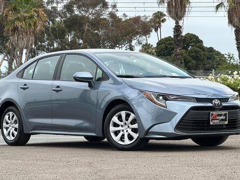 Used 2024 Toyota Corolla LE image 2