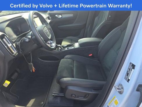 Used 2025 Volvo XC40 B5 Plus image 2