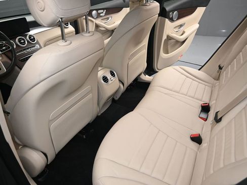 Used 2020 Mercedes-Benz GLC 300 4MATIC image 12
