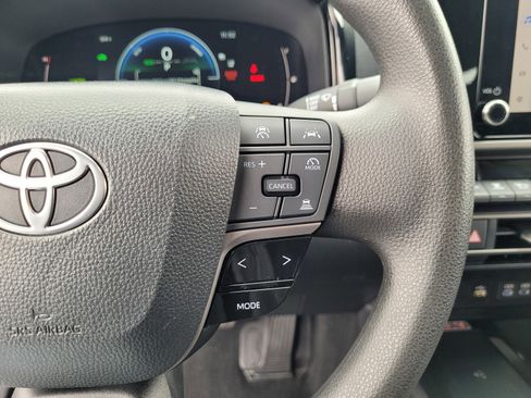 Used 2025 Toyota Camry LE FWD image 22