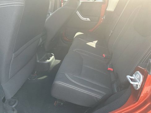 Used 2014 Jeep Wrangler Unlimited Sahara w/ Connectivity Group AWD/4WD image 9