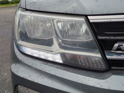 Used 2021 Volkswagen Tiguan SE R-Line image 10