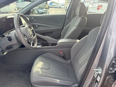 Used 2025 Hyundai Elantra SEL FWD image 9