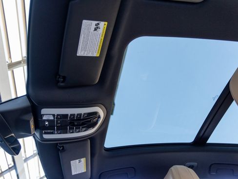 Certified 2025 Porsche Macan image 29