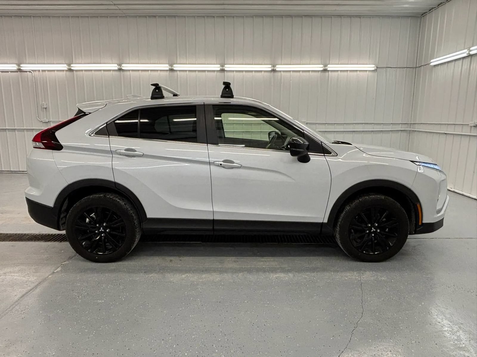Used 2024 Mitsubishi Eclipse Cross LE AWD/4WD image 2