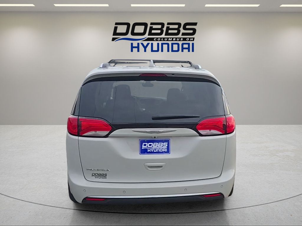 Used 2017 Chrysler Pacifica Touring-L Plus w/ Tire & Wheel Group FWD image 4
